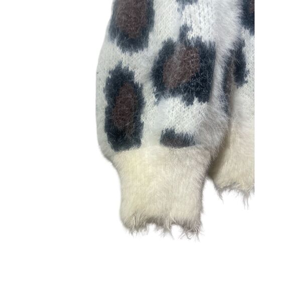 Umgee Fuzzy Leopard Sweater - Picture 8 of 12